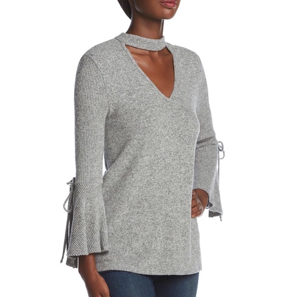 choker neckline bell sleeve top - Picture 3 of 4